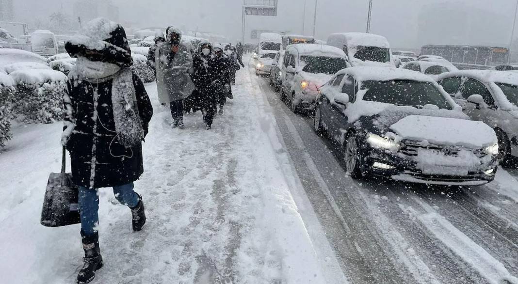 Meteoroloji'den 81 il için ayrı ayrı uyarı: Önümüzdeki 5 güne dikkat! Türkiye kara kışa teslim olacak 13