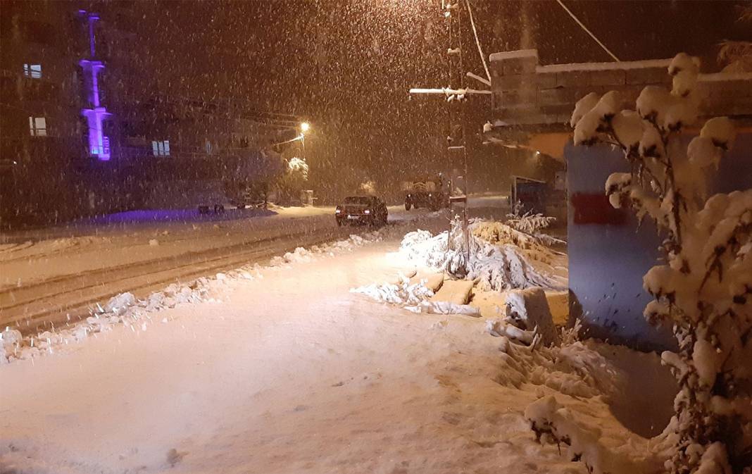 Meteoroloji il il uyardı: Türkiye'ye kar ve fırtına geliyor... 2