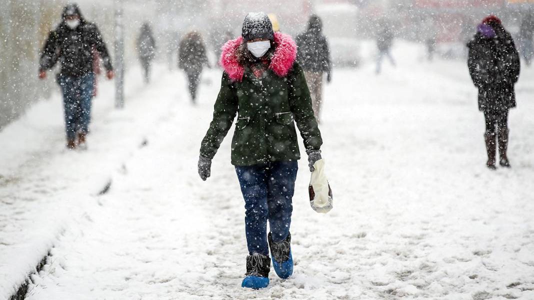 Meteoroloji il il uyardı: Türkiye'ye kar ve fırtına geliyor... 1