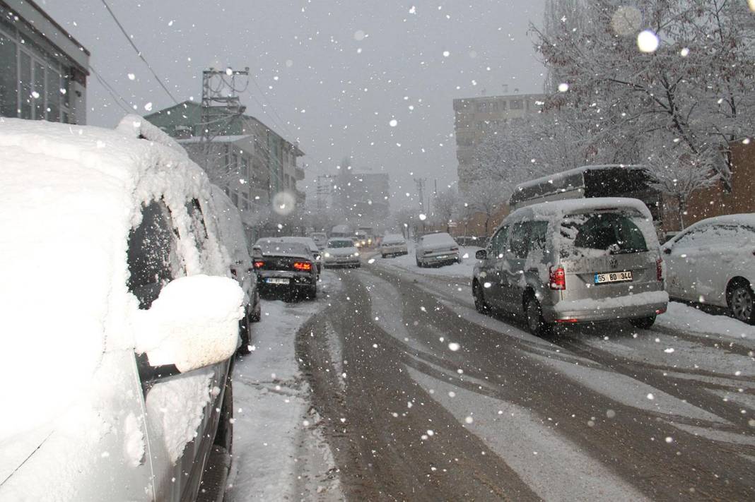 Kar kapıya dayandı... Meteoroloji'den İstanbul dahil 7 il için sarı ve turuncu kodlu alarm! 7