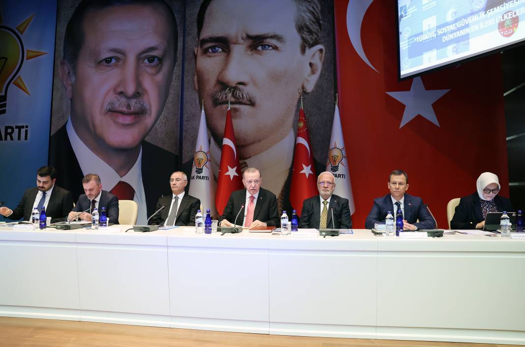 İBB adaylığı için konuşulan hangi iki ismin üzeri çizildi! AKP'de seçim öncesi İstanbul hareketliliği 9