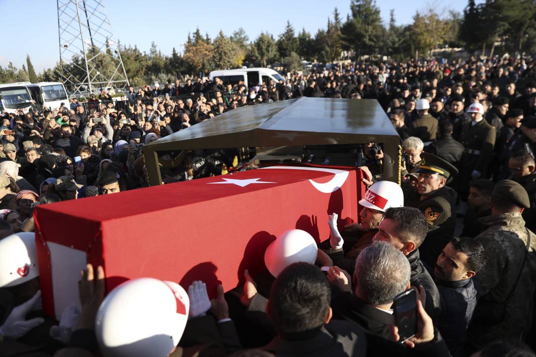48 saat içinde 12 asker! 7’den 70’e herkes Türkiye şehitlerine ağladı 8