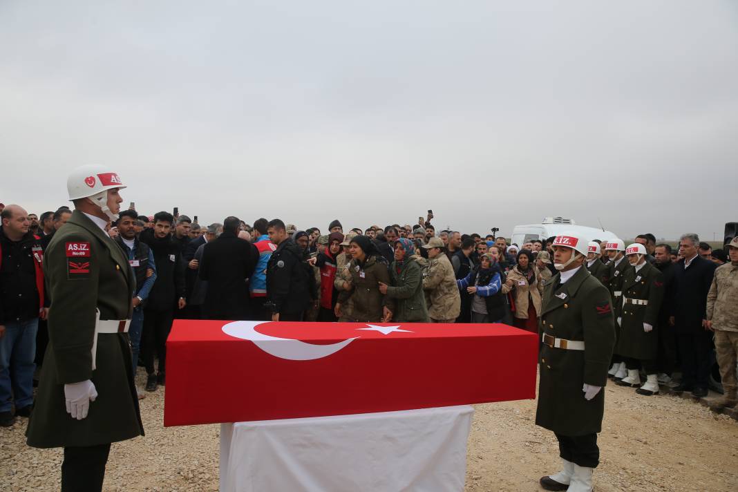 48 saat içinde 12 asker! 7’den 70’e herkes Türkiye şehitlerine ağladı 5