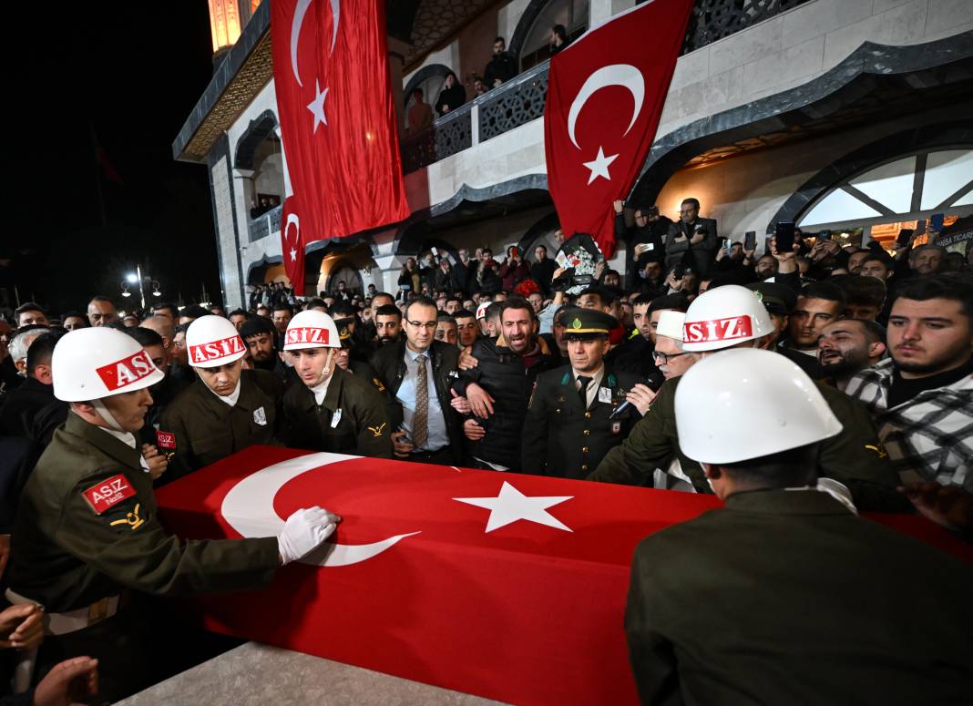 48 saat içinde 12 asker! 7’den 70’e herkes Türkiye şehitlerine ağladı 2