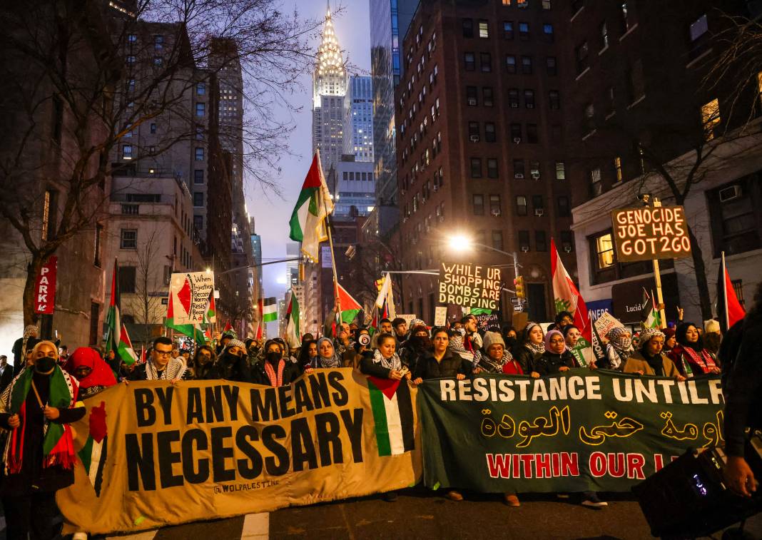 ABD Filistin için ayaklandı: Noel kutlaması yerine Filistine destek gösterisi düzenlendi! 3