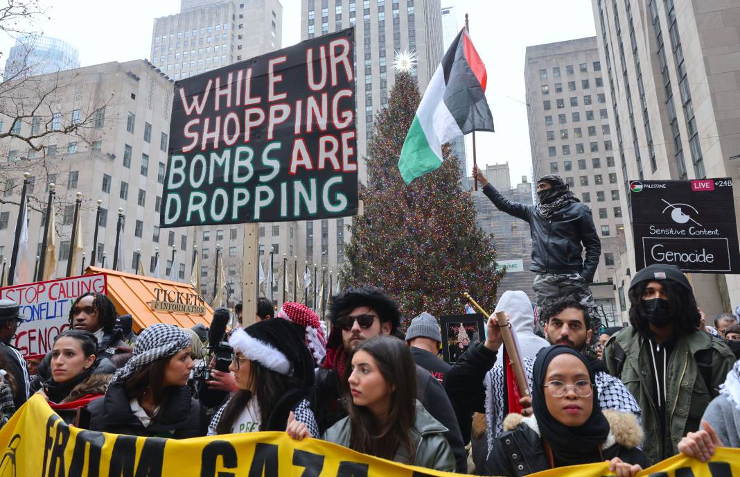 ABD Filistin için ayaklandı: Noel kutlaması yerine Filistine destek gösterisi düzenlendi! 8