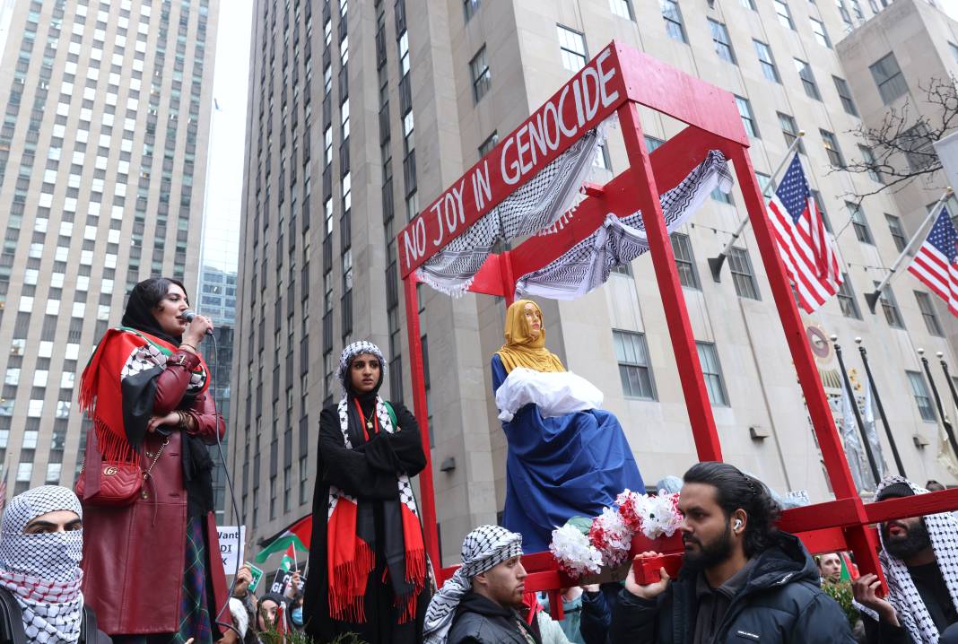 ABD Filistin için ayaklandı: Noel kutlaması yerine Filistine destek gösterisi düzenlendi! 7