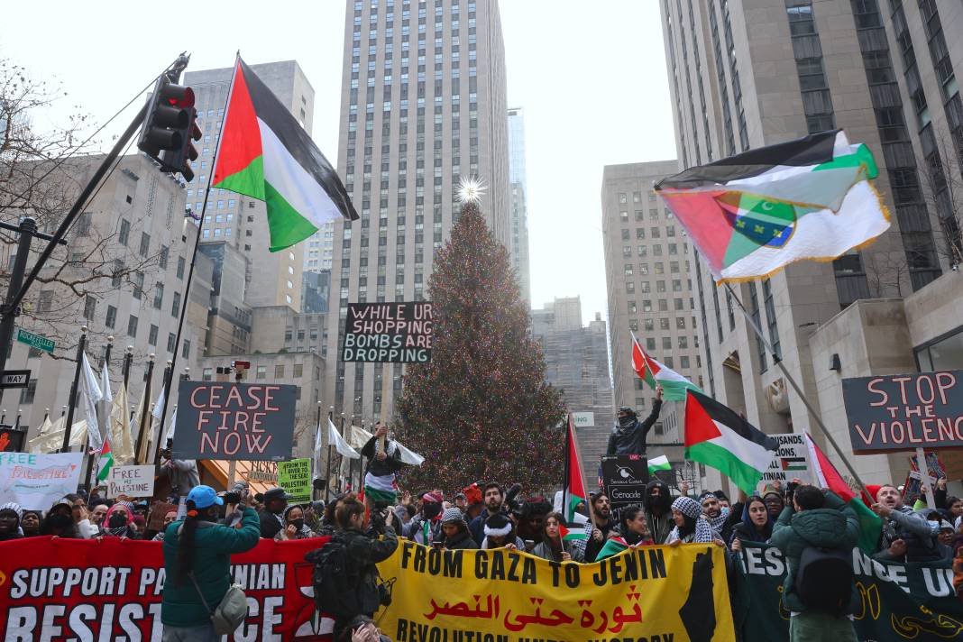 ABD Filistin için ayaklandı: Noel kutlaması yerine Filistine destek gösterisi düzenlendi! 10