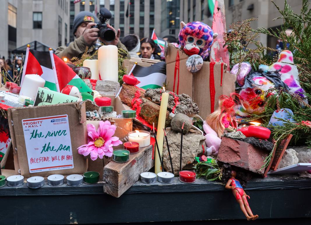 ABD Filistin için ayaklandı: Noel kutlaması yerine Filistine destek gösterisi düzenlendi! 13