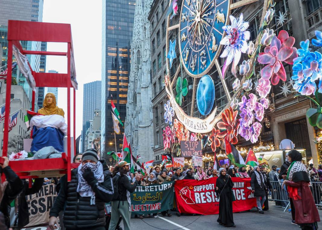 ABD Filistin için ayaklandı: Noel kutlaması yerine Filistine destek gösterisi düzenlendi! 19