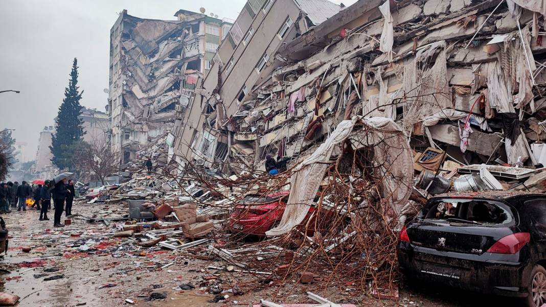 Hakkari'de peş peşe meydana gelen depremlerin ardından Naci Görür'den korkutan uyarı 5