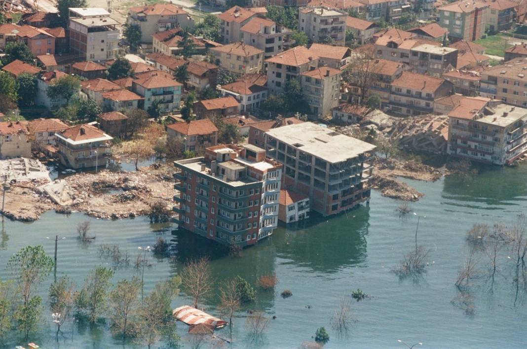 Naci Görür İstanbul depreminin en büyük sorunlardan birini açıkladı: Marmara Denizi'ne bile sığmayacak 6
