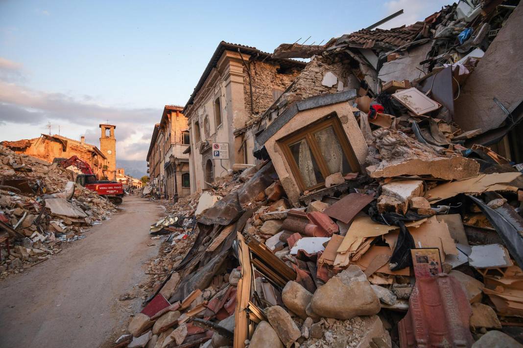 Hakkari'de peş peşe meydana gelen depremlerin ardından Naci Görür'den korkutan uyarı 1