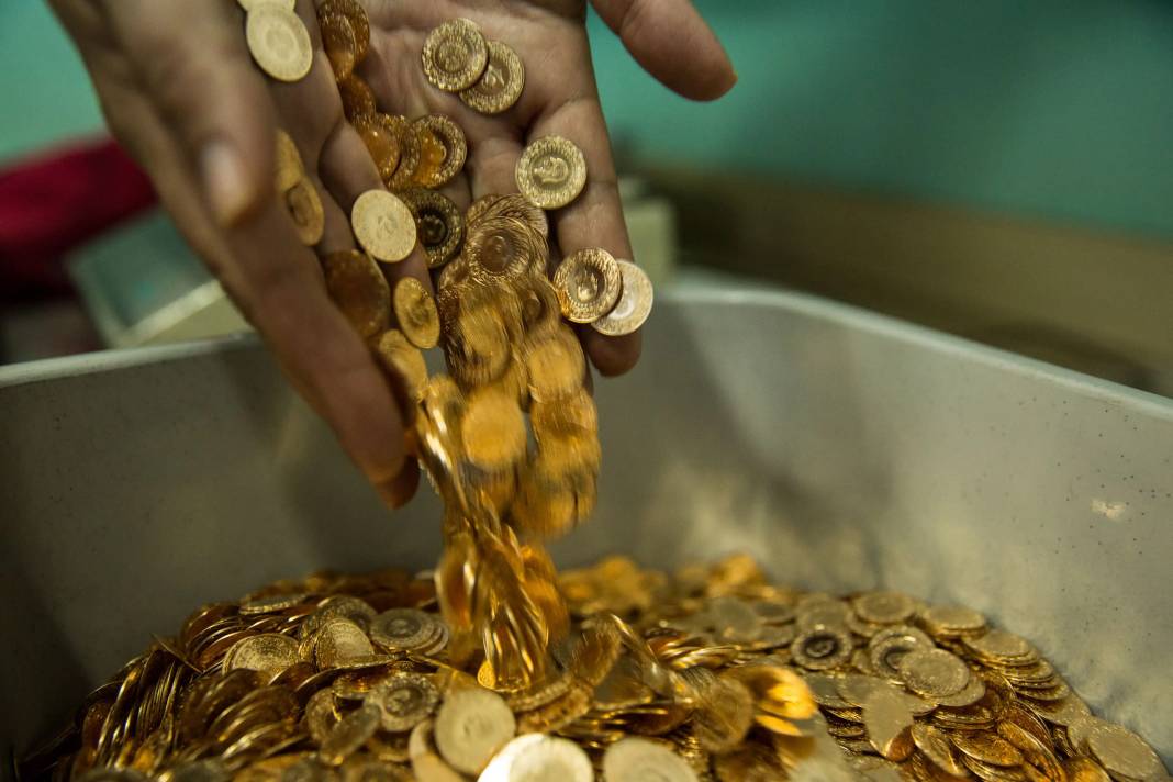 Piyasa uzmanı Hatice Kolçak, altının yeni rekor seviyesini canlı yayında duyurdu! Altın borcu ve yatırımı yapanlar dikkat 9