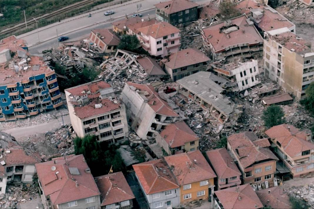 Gözler olası İstanbul depremine çevrilmişken Şener Üşümezsoy asıl tehlike altındaki bölgeyi açıkladı 10