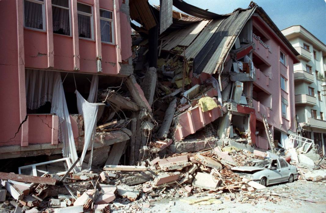 Gözler olası İstanbul depremine çevrilmişken Şener Üşümezsoy asıl tehlike altındaki bölgeyi açıkladı 8