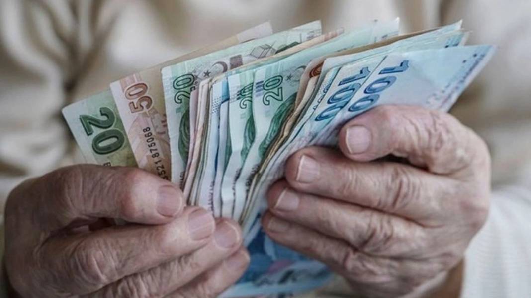 Milyonlarca emekliyi sevindirecek gelişme: Düşük maaşlara hesap ayarı aradaki fark geri ödenecek 11