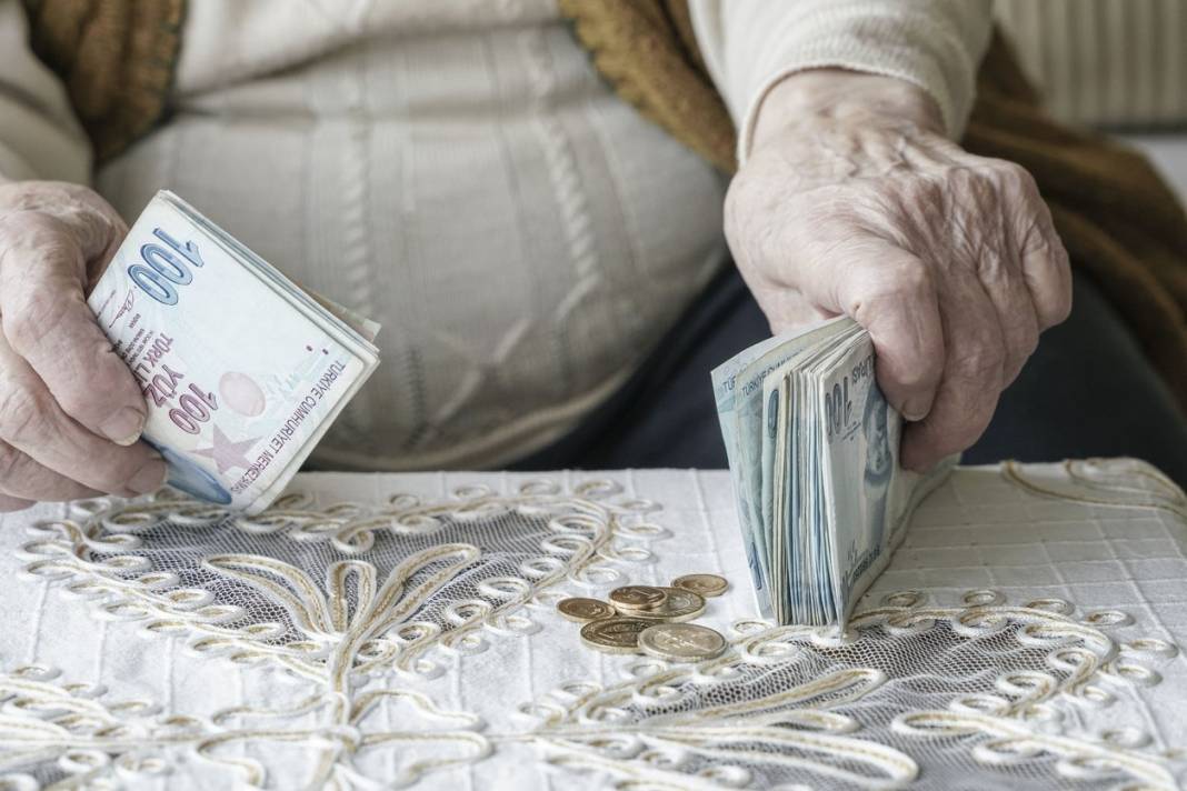 En düşük emekli maaşı için rakam ortaya çıktı: İşte 2024 yılında yapılacak zam oranı 7