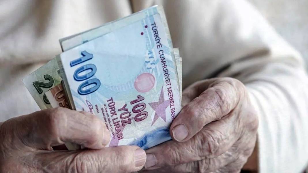 En düşük emekli maaşı için rakam ortaya çıktı: İşte 2024 yılında yapılacak zam oranı 6