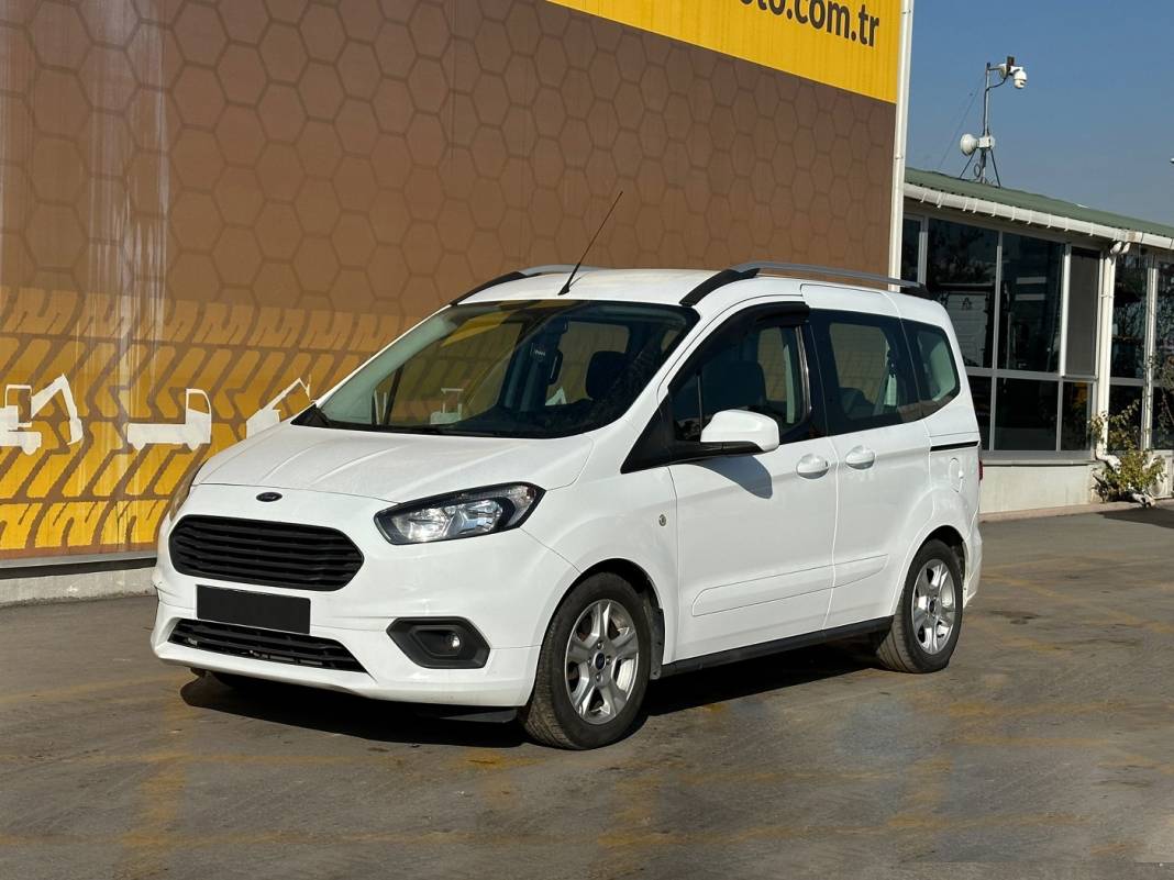 Yeni Ford Tourneo Courier fiyat listesi şaşırttı! Hem ticari hem SUV... 3