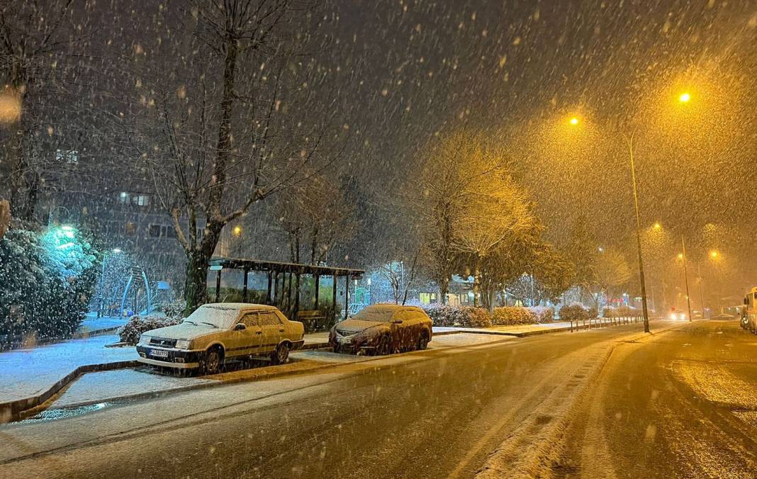 Meteoroloji'den peş peşe uyarı geldi: Beklenen tarih verildi... İstanbul'a lapa lapa kar yağacak! 2