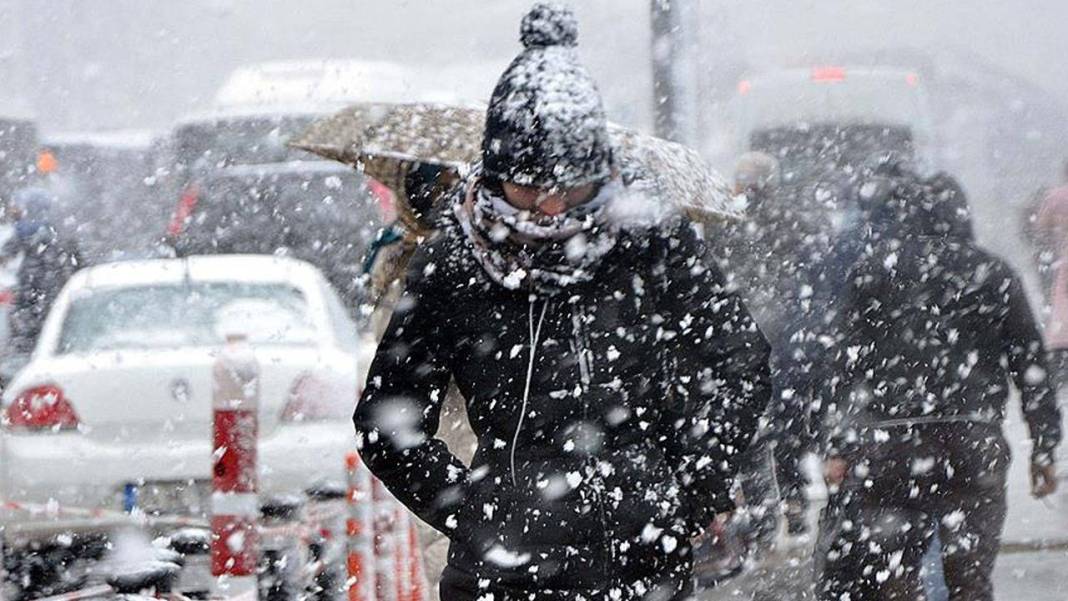Meteoroloji'den peş peşe uyarı geldi: Beklenen tarih verildi... İstanbul'a lapa lapa kar yağacak! 8