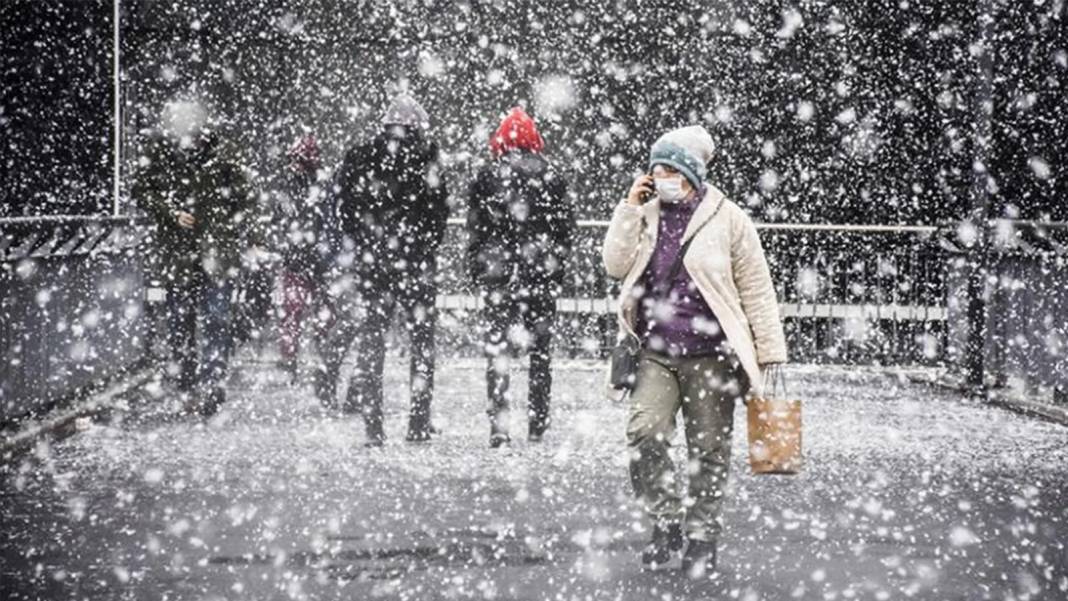 Meteoroloji'den peş peşe uyarı geldi: Beklenen tarih verildi... İstanbul'a lapa lapa kar yağacak! 3
