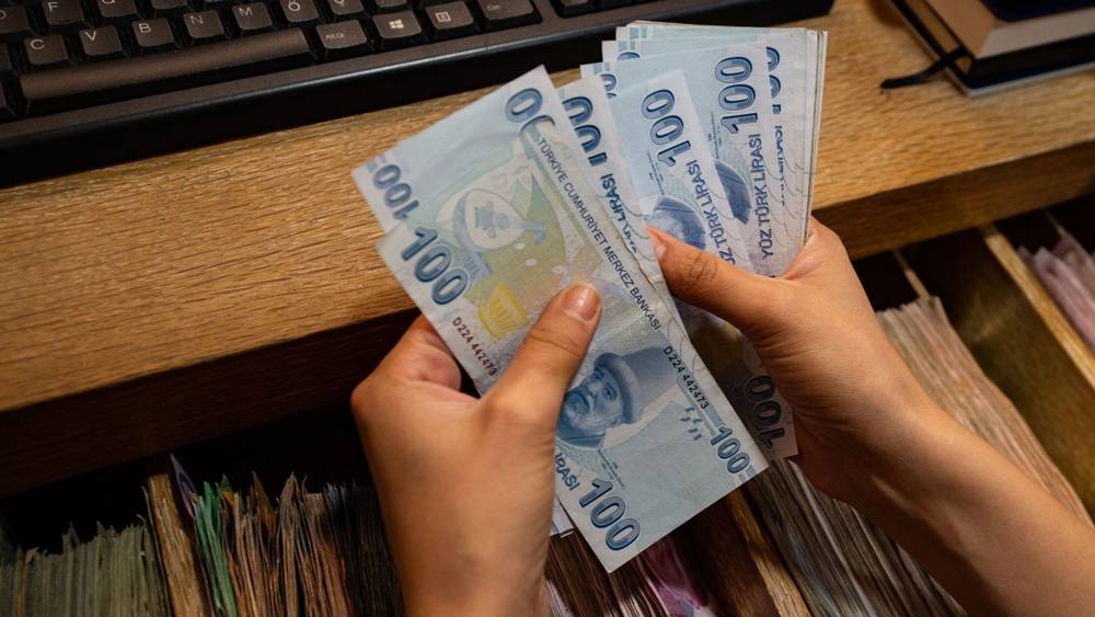 Seyyanen zamla emekli maaşları artacak diyerek emekliye ikinci 5000 lira ikramiyenin müjdesini verdi 8