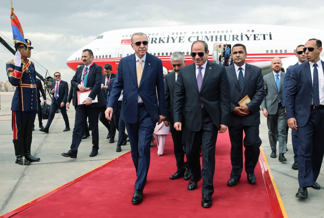 Cumhurbaşkanı Erdoğan 12 yıl sonra Mısır'da Sisi ile bir arada 4