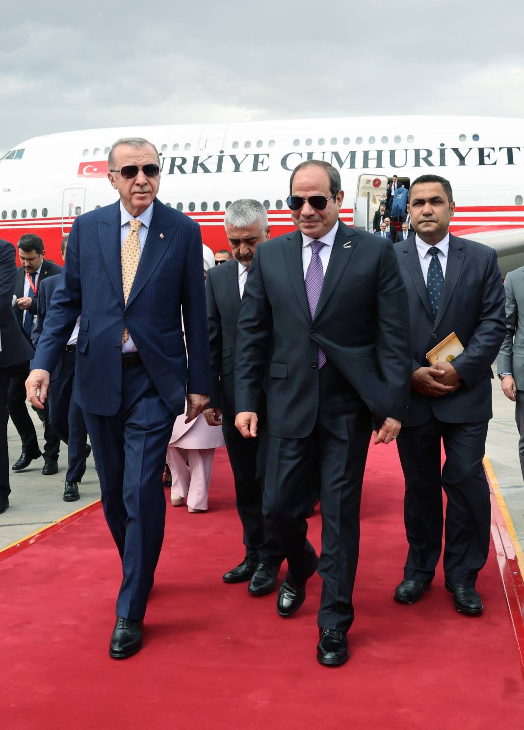 Cumhurbaşkanı Erdoğan 12 yıl sonra Mısır'da Sisi ile bir arada 8