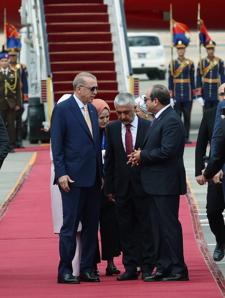 Cumhurbaşkanı Erdoğan 12 yıl sonra Mısır'da Sisi ile bir arada 11