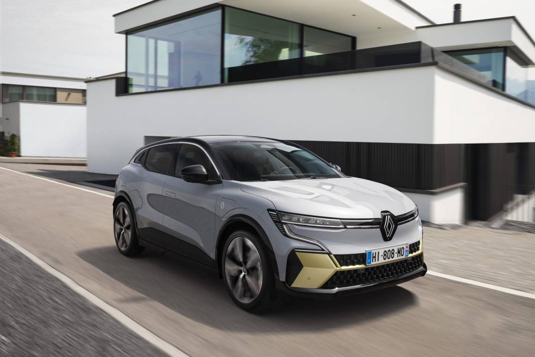 Renault'tan dev kampanya: 400 bin lirası olan sıfır araç sahibi olacak! Fiyatı duyan bayilere koşacak... 11