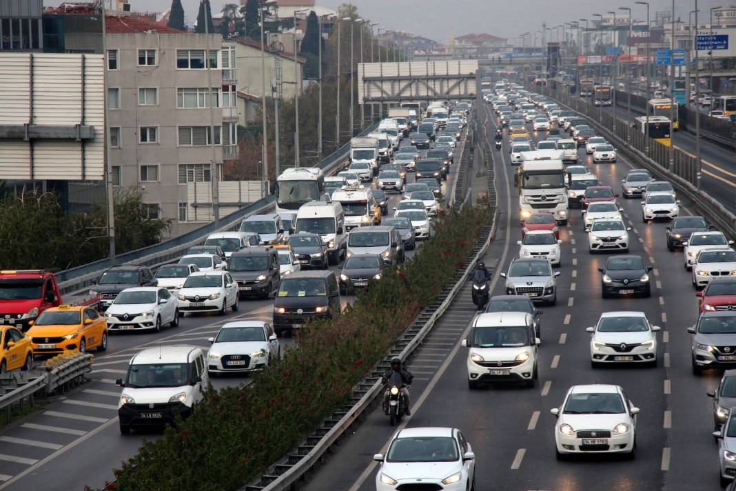 Aracı olan milyonları ilgilendiriyor: Bunu yapmayanın aracı trafikten men edilecek! Trafik sigortasında yeni dönem için son 10 gün 3