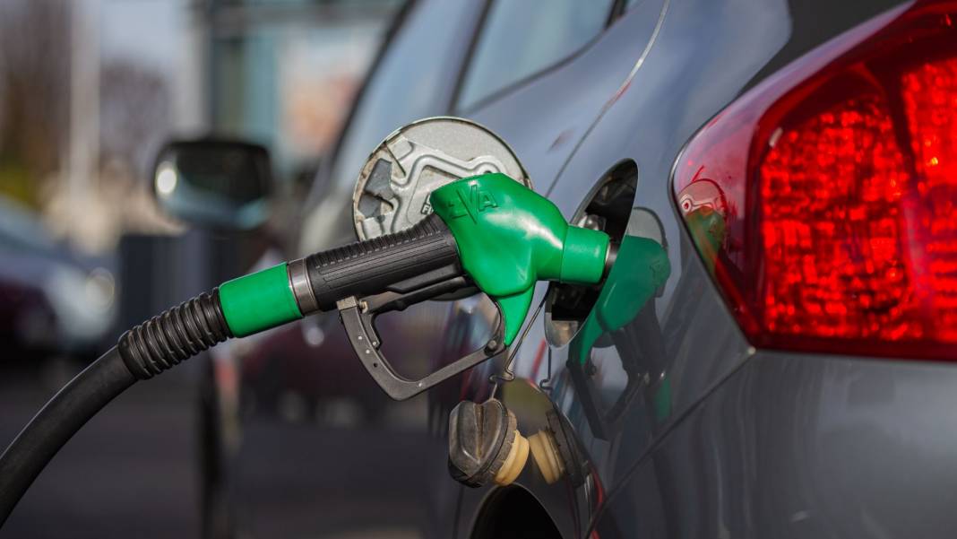 Akaryakıta büyük zam geldi: İşte güncel benzin, motorin ve LPG fiyatları 5