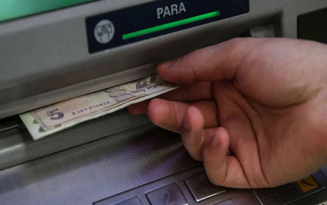 ATM'den para çekenler hayatının şokunu yaşıyor! Bankalardan yeni düzenleme rekor seviyede arttı 9