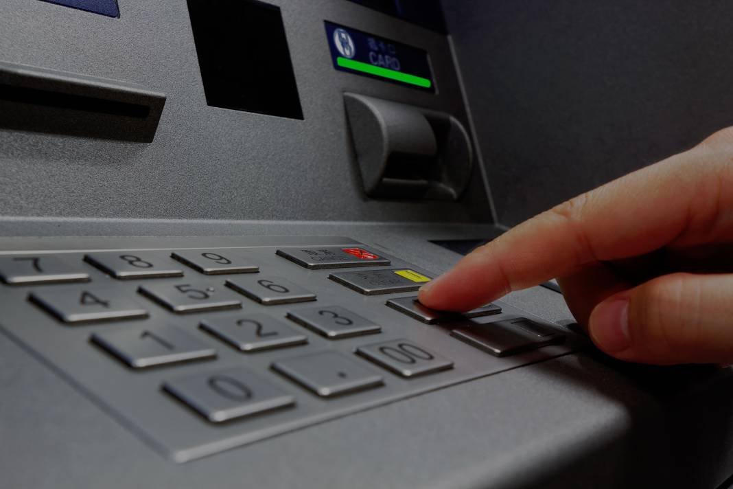 ATM'den para çekenler hayatının şokunu yaşıyor! Bankalardan yeni düzenleme rekor seviyede arttı 6