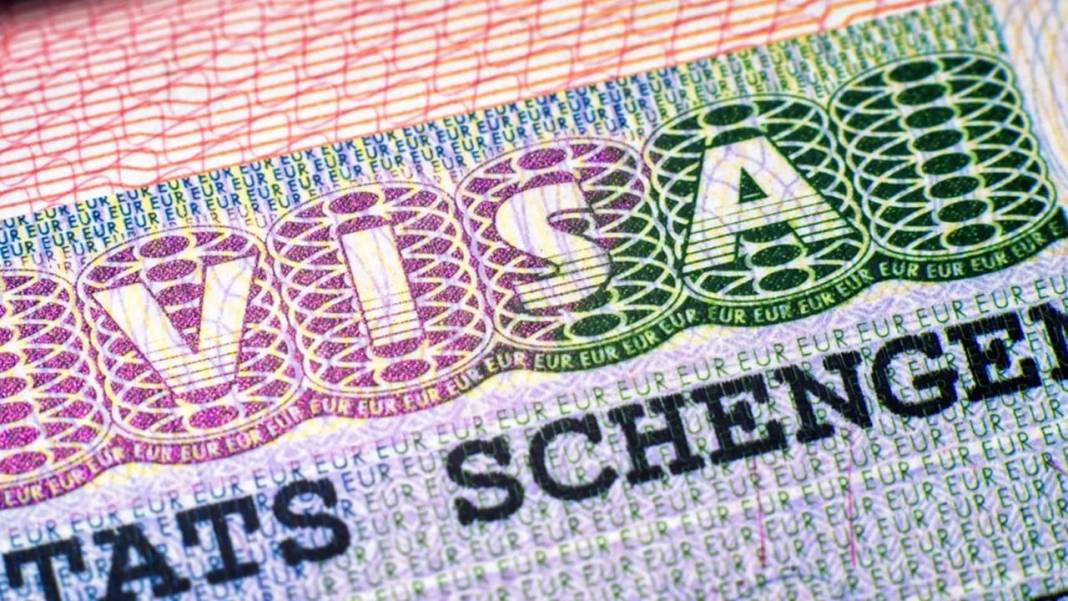 Yurt dışına çıkmak isteyenler elini çabuk tutsunlar: Schengen vize ücretlerine dev zam! 3