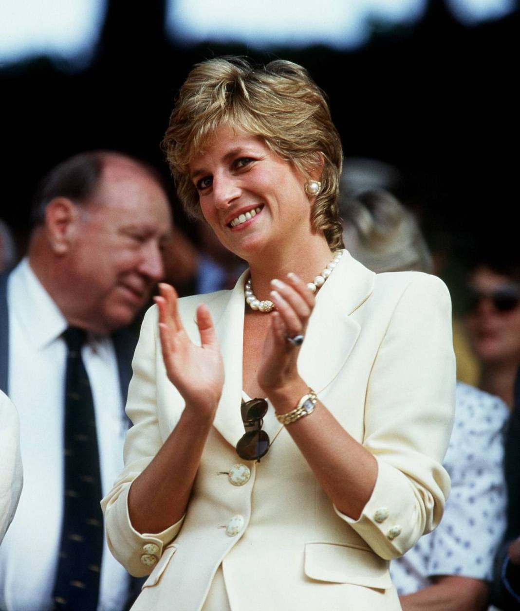 Lanetli nişan yüzüğünün karanlık gizemi: Kate Middleton neden Diana'nın yüzüğünü takıyor? 9