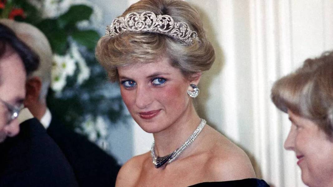 Prenses Diana’nın mahremi ortaya saçıldı! Sır gibi sakladığı aşk mektupları satışa çıktı 2