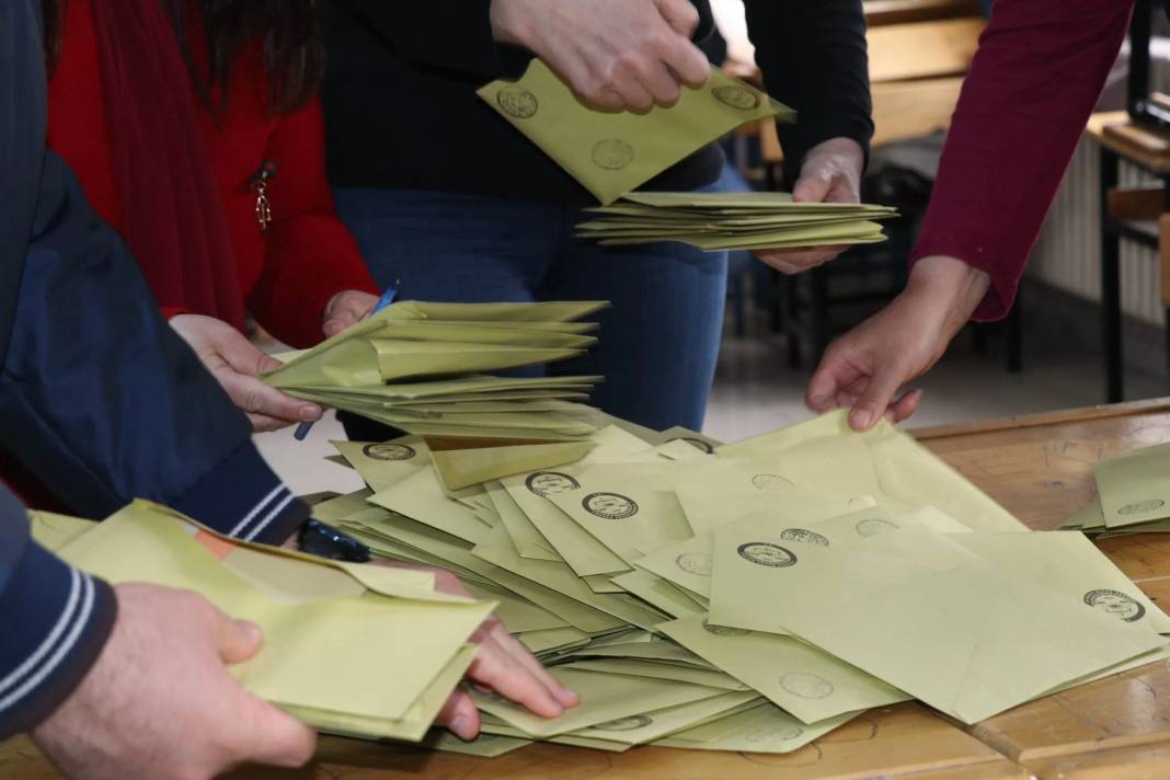 Yerel seçimlere sayılı günler kala 32 ilde oy verme saati değişti 9