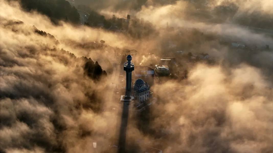 Meteoroloji İstanbul dahil 30 ili tek tek uyardı: Türkiye'yi saran kül bulutu yerini sağanak yağışa bırakıyor... 10