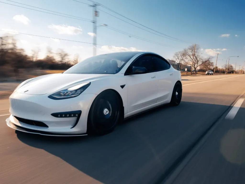 Tesla'nın şimdiki hedefi Doblocu enişteler: Yeni model tanıtıldı 3