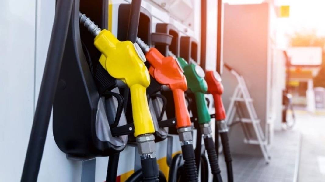 Akaryakıtta fiyatlar düşüşe geçti: İşte benzin, motorin ve LPG'de son durum... 7