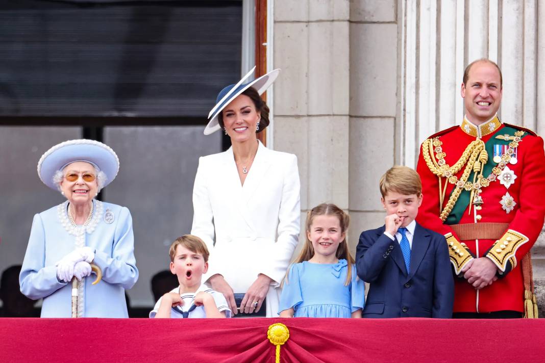 İngiltere'de Kate Middleton bilmecesi! O detay sır perdesini araladı 8