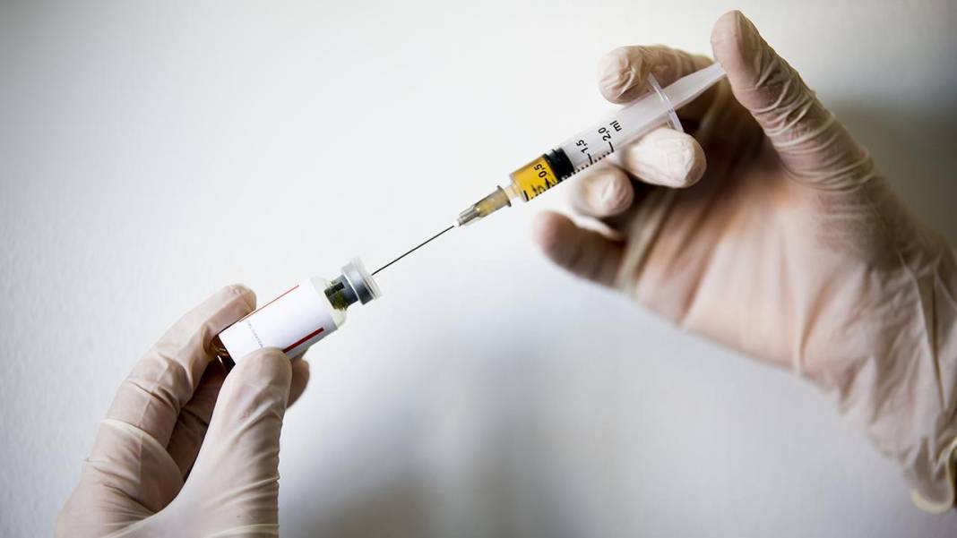 Dünya 29 ayda 217 kez koronavirüs aşısı yaptıran kişiyi konuşuyor 2