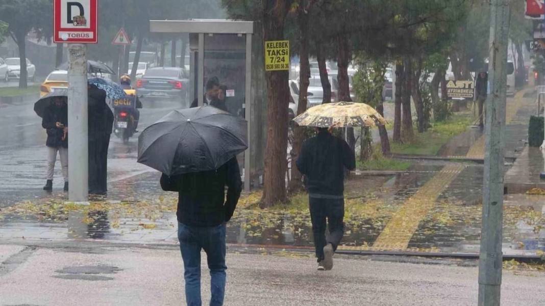Meteoroloji'den kritik uyarı: Kar, fırtına, sağanak ve sıcaklıklar... Türkiye dört mevsim yaşayacak! 10