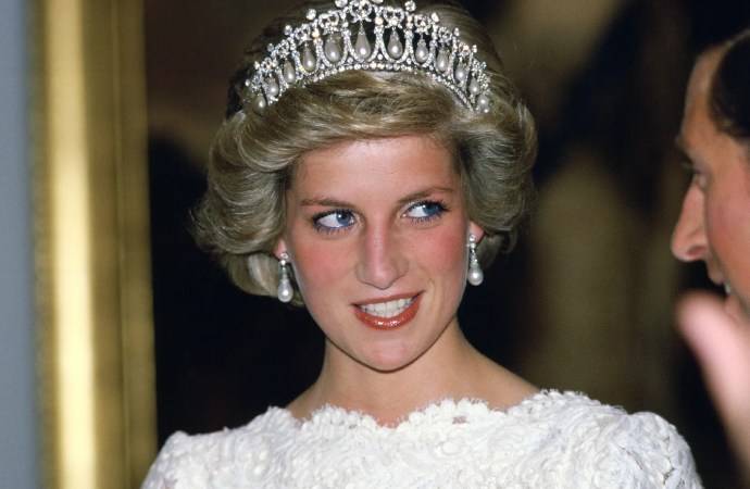 Prenses Diana’nın mahremi ortaya saçıldı! Sır gibi sakladığı aşk mektupları satışa çıktı 6