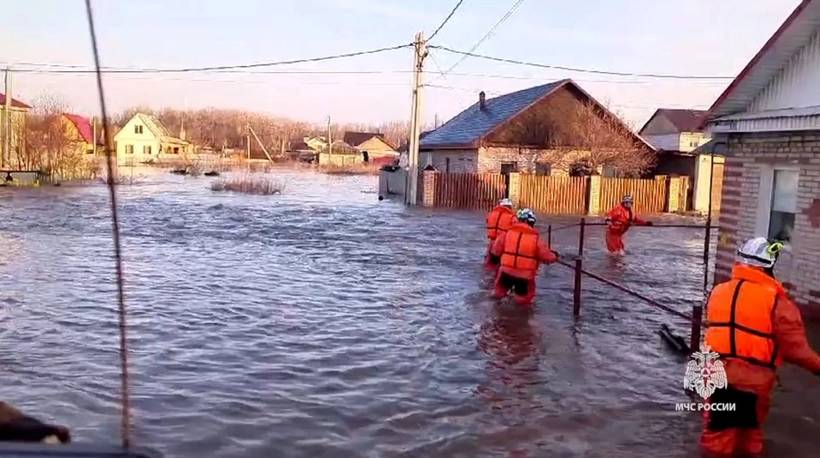Rusya'da baraj faciası: Sel suları 36 bölgeyi esir aldı 9