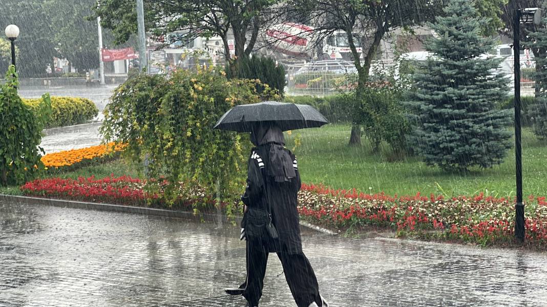 Meteoroloji tek tek uyardı: Sağanak yağış Türkiye'yi vuracak 7