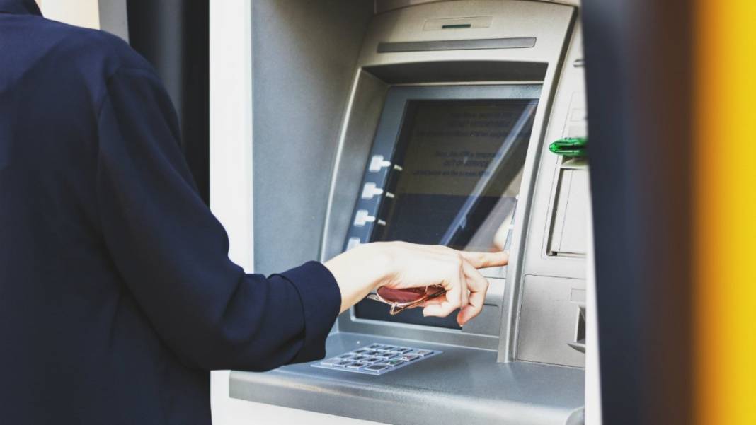 ATM’lerde tarihte bir ilk! Bayram öncesi para çekmeye gidenler eli boş dönecek 9